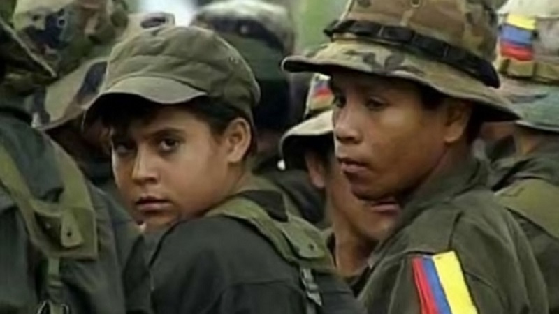 La Jurisdicción Especial para la Paz (JEP) ordenó al Gobierno colombiano que reconozca a los menores de 18 años, reclutados en el marco del conflicto armado, como víctimas y no como “máquinas de guerra”, 