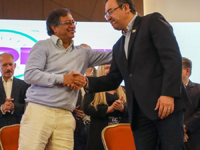 El abogado y exdirector del Sena, Alfonso Prada, es el jefe de debate del aspirante presidencial del Pacto Histórico, Gustavo Petro, el candidato que más repunta en las encuestas.  