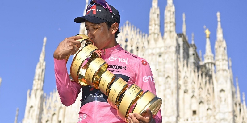 Colombia vibró con el triunfo de Egan Bernal al ganar el Giro de Italia, cuando en la última etapa, de cronometro individual, llegó con la camiseta de rosa en el menor tiempo de las 21 etapas: 86 horas, 17 minutos y 28 segundos, en una de las carreras ciclísticas más importantes del mundo. 