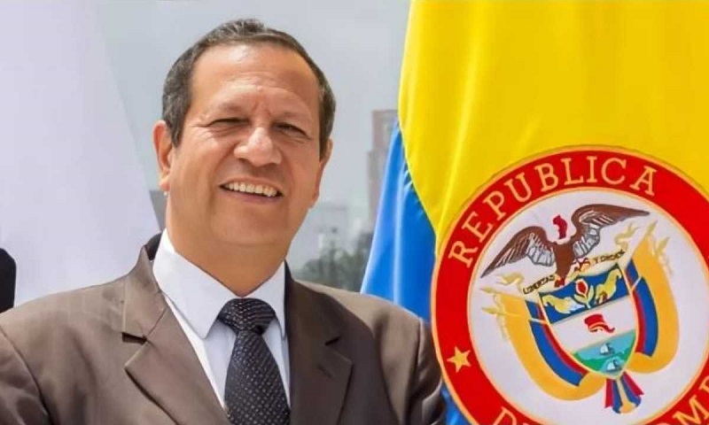 Es el suspendido Superintendente de Subsidio Familiar Luis Guillermo Pérez Casas, uno de los funcionarios más integérrimos del actual Gobierno, y tal vez sin quererlo, uno de sus artífices.