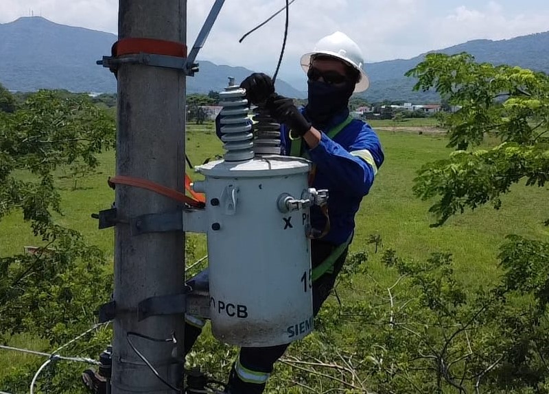 Después de 25 años de una ineficiente red de alumbrado público en Yopal, ahora esta ciudad se pone a la vanguardia en Colombia, tras lograr el récord de 100% de cobertura con tecnología LED.