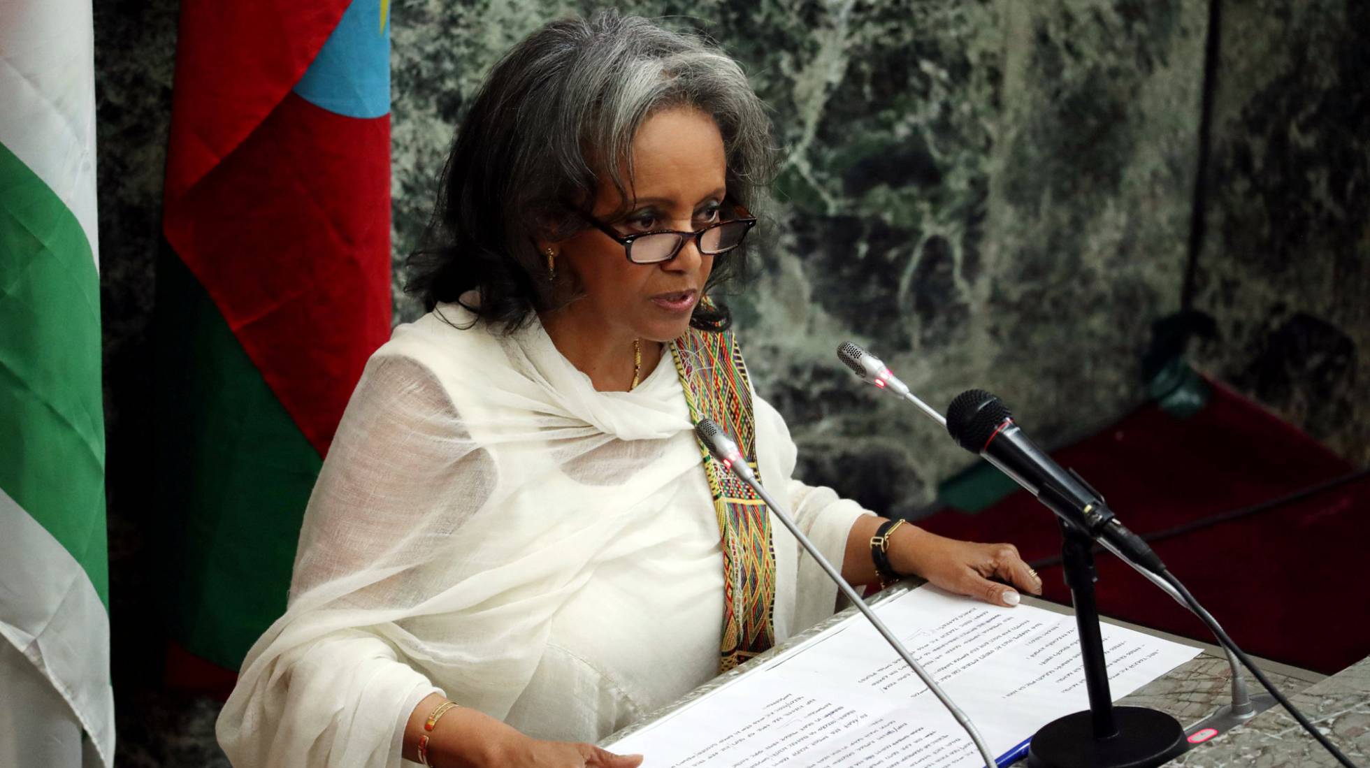 Etiopía hizo historia al nombrar a la diplomática Sahlework Zewde su Presidenta, convirtiéndose en la primera mujer en ocupar la jefatura de Estado etíope y la única actualmente en ese cargo en toda África. 