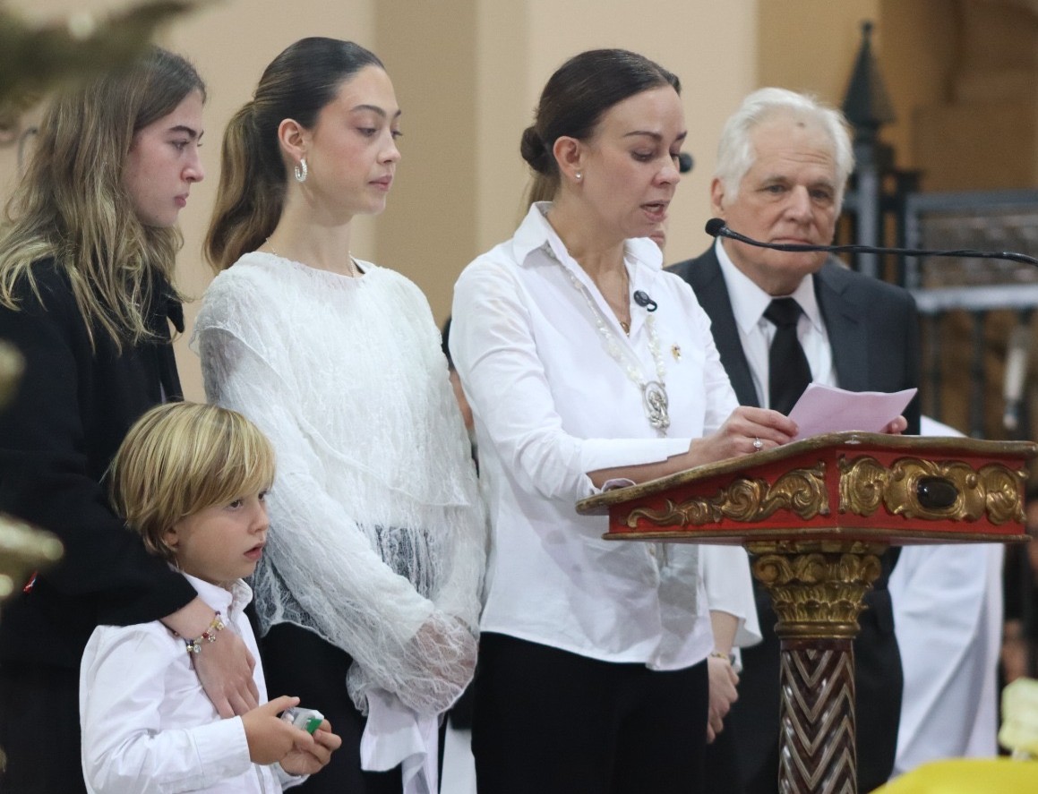 Al finalizar la ceremonia religiosa, María Claudia Tarazona, esposa del Senador Uribe Turbay, recordó la fortaleza espiritual que la sostuvo durante su enfermedad y despedida: “Estos dos meses recibí a Dios en mi corazón, lo conocí y aprendí la paz de su presencia y la compañía de la Virgen María. Entregada por completo a ellos me pude preparar para el momento más desgarrador de mi vida, sin la presencia de Dios en nuestras vidas hubiera sido imposible soportar este terrible dolor” y agregó “La muestra de amor más grande de Miguel hacia mí es haber resistido a semejante brutalidad para darme el tiempo necesario de prepararme con Dios y la Virgen María en mi corazón para su muerte”.