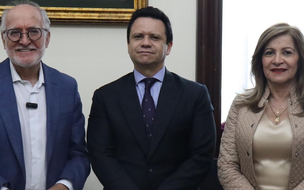 En un acto que responde al clamor ciudadano por más equidad en las vías del país, el senador Guido Echeverri Piedrahita radicó ante el Senado un ambicioso proyecto de ley que busca transformar el actual sistema de peajes en Colombia.