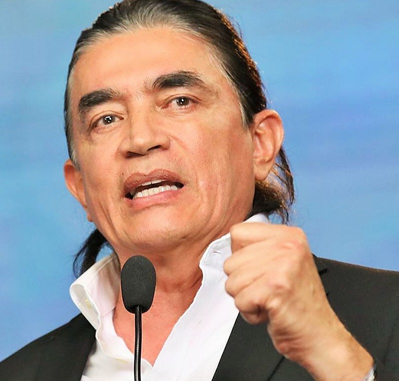 El líder progresista explicó que su decisión responde a su compromiso con la coherencia ética y su lucha contra la corrupción. 