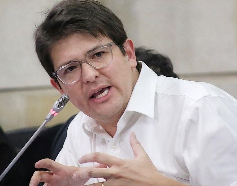 El senador del Centro Democrático, Miguel Uribe Turbay, quien fue víctima de un atentado el sábado 7 del presente mes, según comunicado de la Dirección Médica de la Fundación Santa Fe, donde es atendido, destaca: “Su situación reviste la máxima gravedad. Por lo tanto, el pronóstico continúa siendo de carácter reservado”.