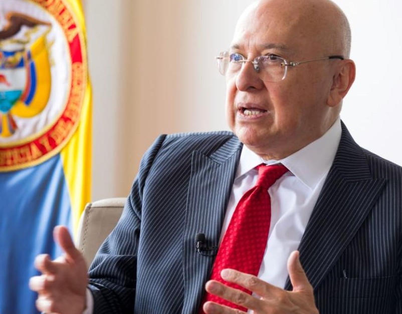 El ministro de justicia, Eduardo Montealegre, fue vehemente en criticar la descertificación de Estados Unidos contra Colombia, decisión que calificó como una “injerencia indebida” e “insulto a la intelectualidad colombiana”.