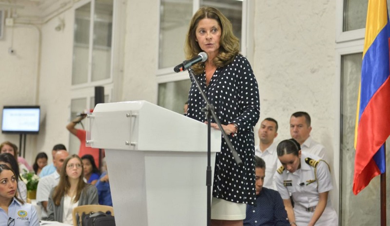 Comprometerse con la transparencia y recuperar la confianza de los ciudadanos en el Estado, le pidió la vicepresidenta y canciller de Colombia, Marta Lucía Ramírez a los alcaldes,