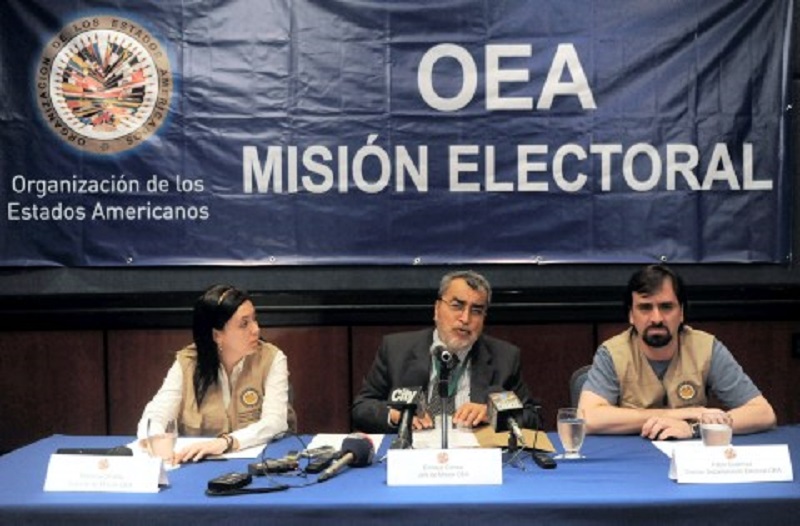 La Organización de los Estados Americanos (OEA) en Colombia instó a la Registraduría Nacional y a las autoridades colombianas atender las múltiples quejas, reclamos y denuncias sobre los errores presentados durante el conteo de las elecciones