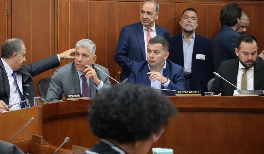 En un debate cargado de cifras, advertencias y posturas críticas, la Comisión Quinta del Senado abrió la discusión respecto a la efectividad del cargo por confiabilidad en el modelo energético de Colombia.