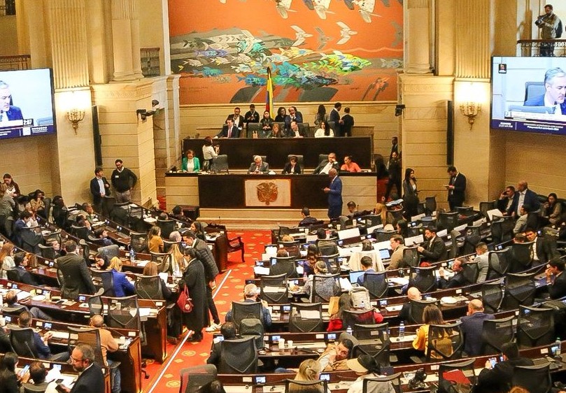 El consenso, fue la carta ganadora en las comisiones económicas de Senado y Cámara para que el proyecto del Presupuesto General de la Nación, vigencia 2026, continuara su trámite, y se dio, debido a que el Gobierno aceptó reducir el monto de $556,9 billones a $546,9 billones, es decir, se redujo a $10 billones. 