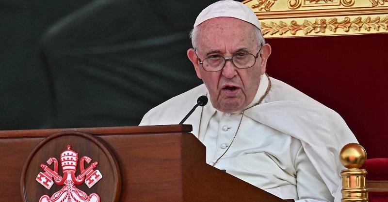 El Papa Francisco pidió fin de la "absurda y cruel" guerra en Ucrania e instó a los protagonistas del conflicto a hacer "esfuerzos concretos" para "alcanzar un alto el fuego e iniciar negociaciones de paz".