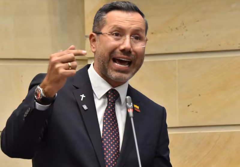 Senado niega moción de censura contra el Ministro de Vivienda Jaime A Beltrán 