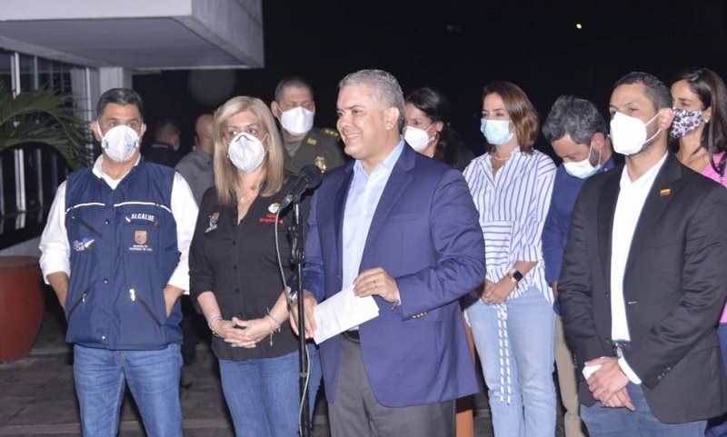 Desde Cali, donde se trasladó el jefe de Estado de Colombia, Iván Duque Márquez, hizo el anuncio en medio de los graves disturbios registrados este viernes 28 de mayo por enfrentamientos entre manifestantes y la Fuerza Policial.