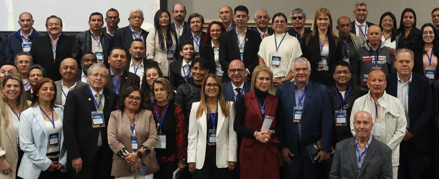 Con el fin de actualizar a los dirigentes en temas legales, estatutarios, técnicos y financieros, las federaciones deportivas del país, por iniciativa del Ministerio del Deporte, acudieron al Encuentro Nacional 2025 con miras a viabilizar y obtener los mejores resultados competitivos, pese al bajonazo de recursos que se pretende en el Presupuesto General de la Nación para la Vigencia del 2027.   