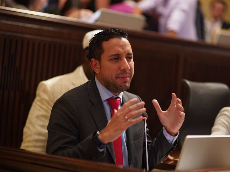 Ante el ultimátum de ese alto tribunal de la justicia colombiana, el presidente de la cámara de representantes, Julián López, confirmó que cumplió con el requisito de la Corte Constitucional de entregar las actas de reforma pensional este viernes 19 de septiembre, fecha determinada por la Corte Constitucional como plazo para cumplir con el requerimiento.  