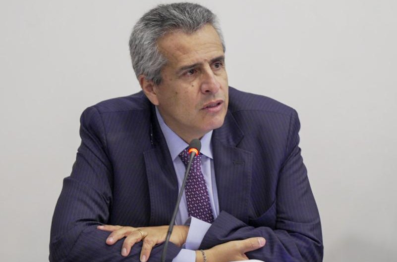 Ratifican detención domiciliaria al exministro Luis Fernando Velasco 