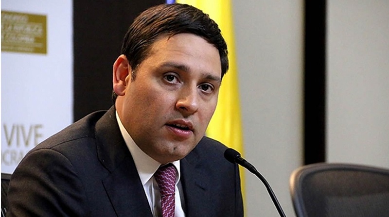 Se trata de Mauricio Lizcano quien fue presidente del Senado de Colombia por el partido de la U y estuvo acompañando los ochos años del mandato del presidente Álvaro Uribe Vélez.