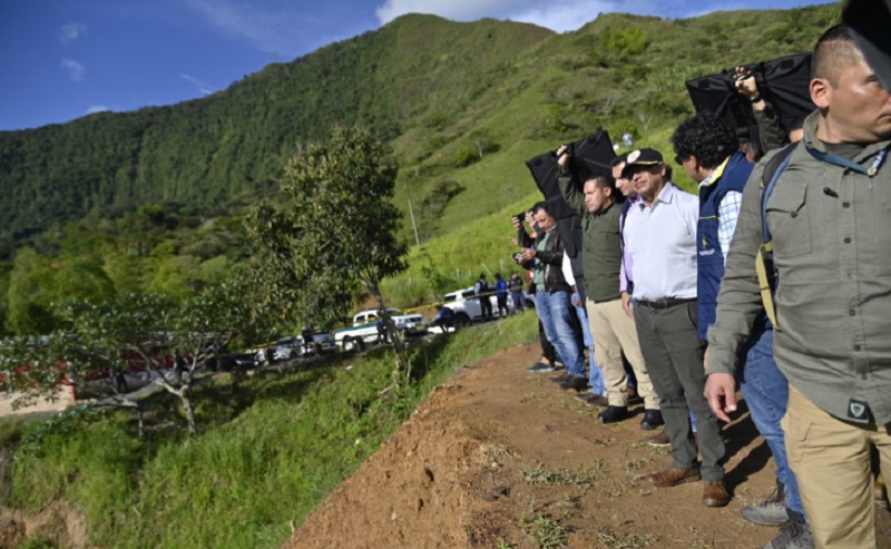El Gobierno Nacional pondrá en marcha un plan de compra de tierras para reubicar a la población afectada por el derrumbe ocurrido en el municipio de Rosas (Cauca), anunció este martes el Presidente Gustavo Petro desde la ciudad de Cali.
