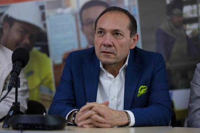 En la Rendición de Cuentas del Ministerio de Trabajo del 2025, el ministro Antonio Sanguino confirmó que el presidente de la república Gustavo Petro ya tiene en su poder la carta de renuncia, sin embargo, reiteró que quiere continuar al frente de ese cargo.