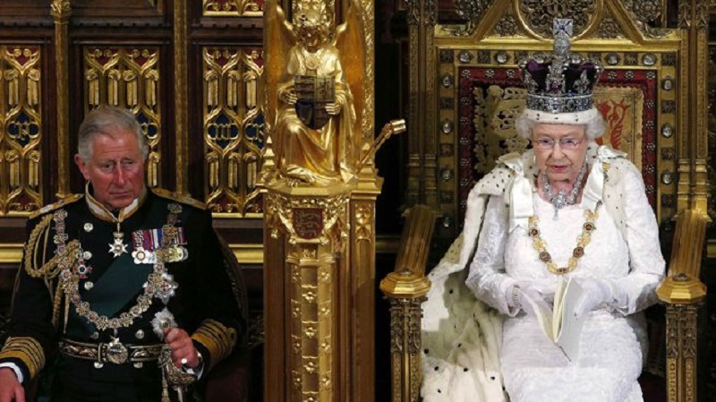 Reina Isabel II y Príncipe Carlos