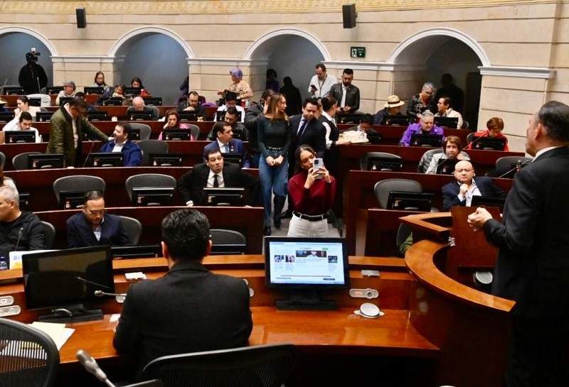 El Senado y la Cámara aprobaron en sus respectivas plenarias la conciliación del proyecto de reforma laboral, cumpliendo su trámite legislativo, por consiguiente, la iniciativa pasa a sanción presidencial. El texto de conciliación de la reforma laboral sometido a votación, fue el que aprobó el Senado y donde la plenaria de esa corporación la aprobó por 59 votos a favor y 16 por el no, mientras que en la Cámara recibió 126 votos por el sí y 2 en contra. 