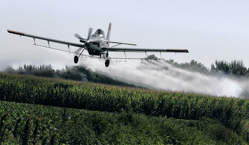 El Gobierno Nacional definió los lineamientos para la erradicación de los cultivos ilícitos a través de la aspersión aérea, tema que quedó definido luego de la firma del decreto por parte del presidente Iván Duque, para viabilizar la fumigación donde se establece que dicho método deberá ser verificado por el Consejo Nacional de Estupefacientes.