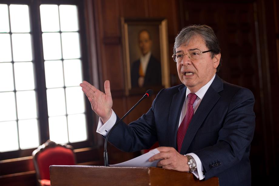 El Ministro de Relaciones Exteriores de Colombia, Carlos Holmes Trujillo, sostuvo que las declaraciones del Presidente de Venezuela, Nicolás Maduro, contra el jefe de estado colombiano al calificarlo como “diablo”, es una clara ofensa que insulta y denigra a Colombia.