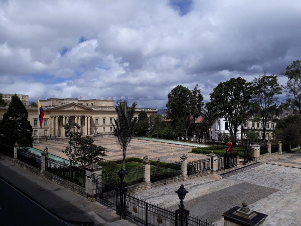 Los Presidentes ya no son los mismos. La inmediatez del tiempo presente, no permite que los dirigentes sean más efectivos. No pueden. No están preparados para llegar con las verdaderas soluciones a una sociedad donde nos rodea la discriminación, la inequidad, la pobreza y por ende, la injusticia. En la celebración de 200 años de independencia, es la realidad.