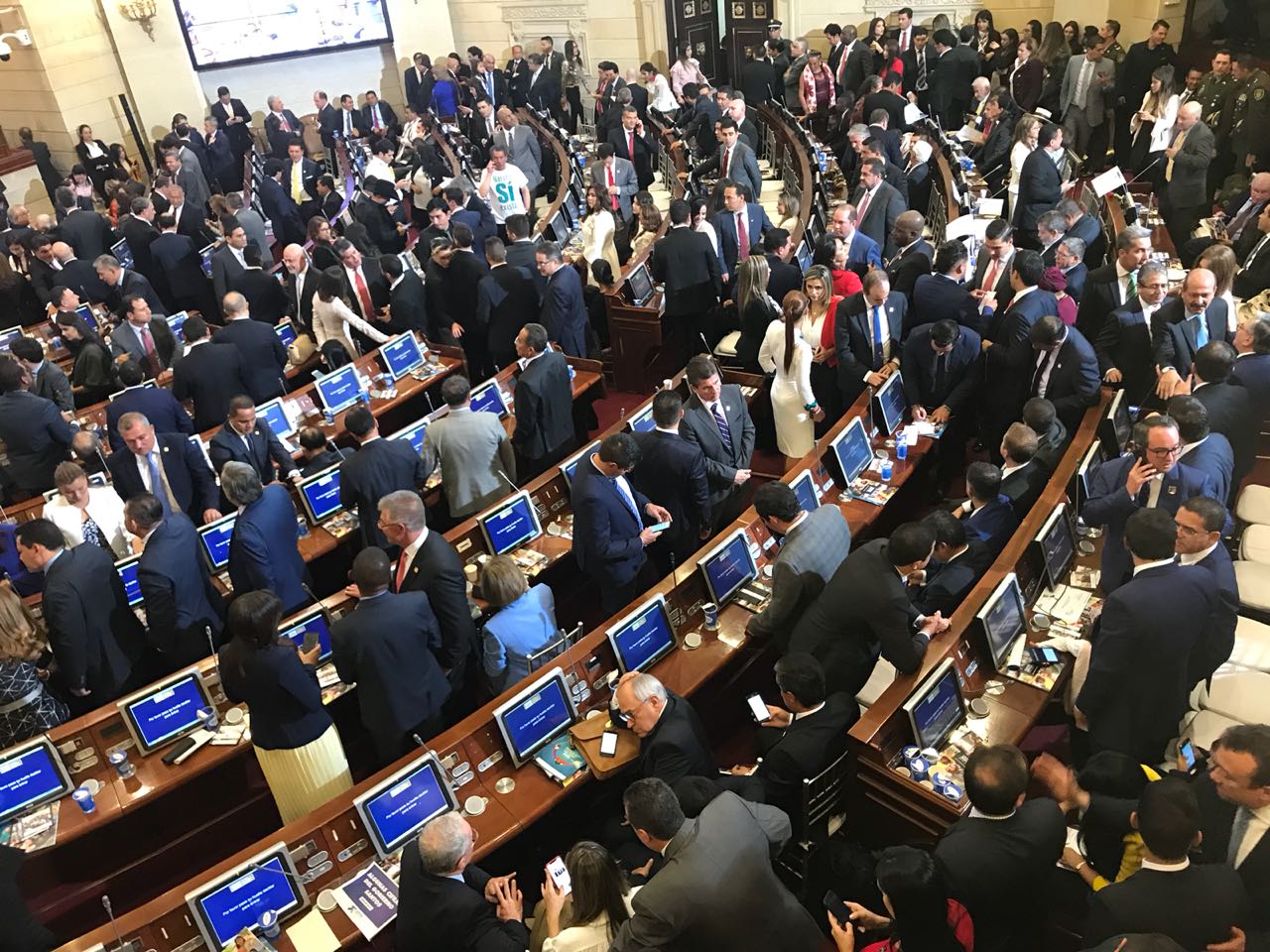 Las matemáticas son exactas. Si nos remitimos a la composición de las fuerzas de las diferentes bancadas en el Congreso, es claro que el Centro Democrático no alcanza el 20 % del total de las curules, lo que significa que pueden seguir siendo derrotados en su ejercicio legislativo.