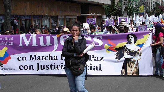 En el Día Internacional de la Mujer sus voces y protestas hacen eco para reclamar una vez más el respeto a sus derechos que han sido vulnerados con el maltrato familiar, la discriminación, las desigualdades por razones de género, violencia sexual, y peor aún, la tortura y el feminicidio; todos esos agravios, les impide cumplir con sus deberes para lograr la verdadera convivencia y el verdadero desarrollo institucional en Colombia.