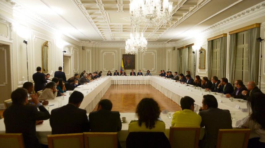 Seis horas históricas tuvieron los participantes de la Cumbre Anticorrupción para acordar en 10 puntos consensos que permitan viabilizar el trámite del paquete legislativo y erradiquen al máximo ese fenómeno social que desangra las arcas del estado en Colombia.