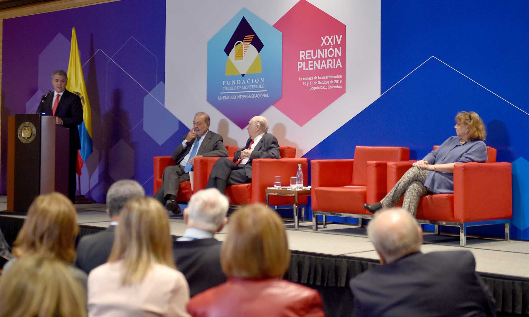 Así lo anunció el presidente Iván Duque Márquez, quien reconoció las dificultades para satisfacer todos los anhelos en ocho semanas de gobierno y agregó que “ha hecho una tarea para que el presupuesto de inversión en educación sea cada vez más abultado. Pero faltan recursos”.