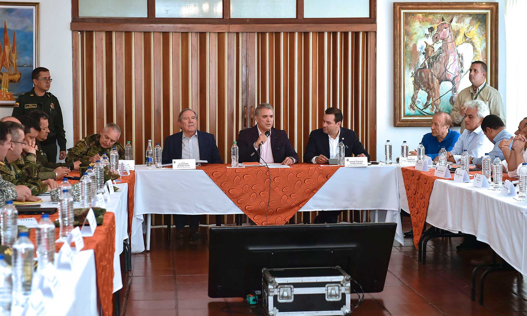 “Creo que esa es una misión que contribuye al deseo nuestro, que ha sido siempre no destruir los acuerdos, pero adelantar aquellos correctivos que van encaminados a la seguridad pública”, declaró el jefe de estado desde Bucaramanga al pedirle a ese organismo mundial que prorrogue  por un año la Misión de Verificación establecida en 2017.