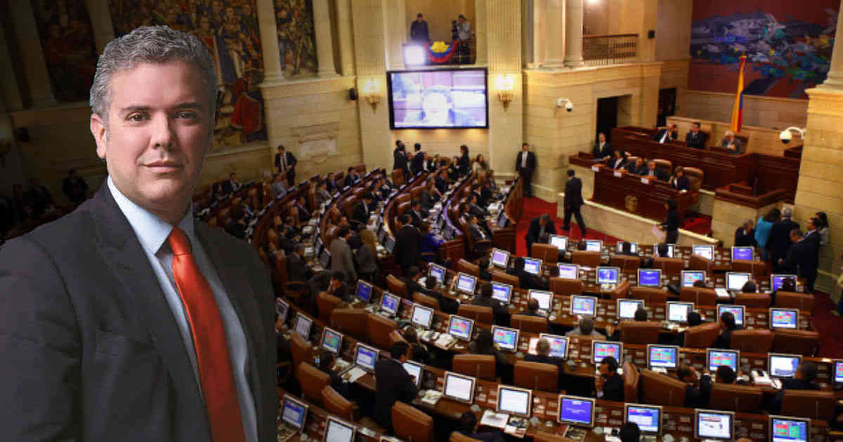 El ajedrez político de la gobernabilidad del Presidente Duque está en jaque. Este viernes se cumple el plazo para que los Partidos Políticos definan si se oponen, se declaran independientes o apoyan al Gobierno, de acuerdo al Estatuto de la Oposición, pero tal como se han definido la diferentes colectividades en la Cámara y el Senado, aún el Ejecutivo no cuenta con las mayorías suficientes que le permitan viabilizar los proyectos de ley y de reformas constitucionales de la  agenda legislativa gubernamental.