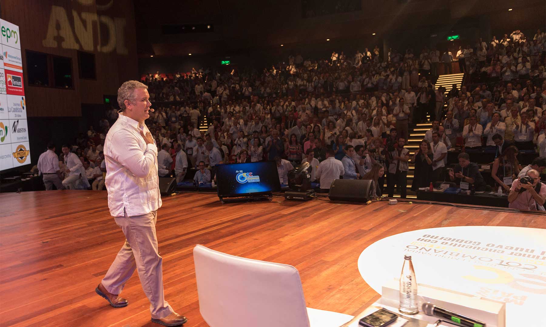 El Presidente Duque confió en que su agenda de reactivación permitirá alcanzar un mayor crecimiento económico: “esa agenda de reactivación es la que nos va a poner a soñar el año entrante y a cumplir la meta de tener un crecimiento superior al 4 por ciento del PIB”.