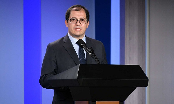 El fiscal general de la nación, Francisco Barbosa, advirtió que los ciudadanos que incurran en el acaparamiento de productos podrán tener una sanción de hasta 9 años de cárcel y aseveró que quienes dispongan de suficientes elementos de consumo como alimentos, medicamentos y los guarde con el fin de generar alzas exageradas,  en medio de la emergencia por el coovid-19, serán sancionados.