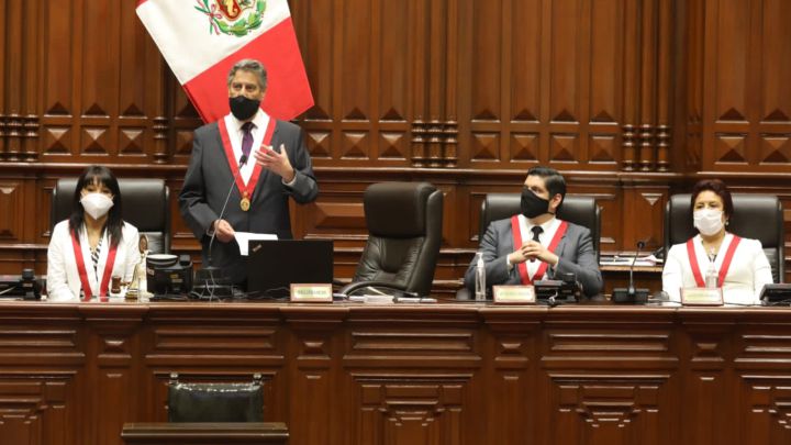 El parlamentario centrista Francisco Sagasti fue elegido este lunes por el Congreso como nuevo presidente de Perú, con el reto de superar una crisis política y social que condijo al pueblo de ese país andino a protestar en las calles.