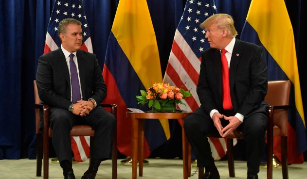 “Mi administración trabajará con nuestros socios colombianos para alcanzar nuestra meta conjunta de 5 años para reducir el cultivo de coca y la producción de cocaína a la mitad para fines de 2023”, aseguró el presidente de Estados Unidos Donald Trump al certificar a Colombia en ese aspecto.