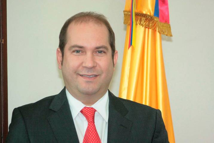 El presidente del Congreso, Lidio Arturo García Turbay, anunció que convocó a los senadores a una sesión plenaria en forma formal virtual para el lunes 13 de abril del 2020, a las 3:00 p.m.