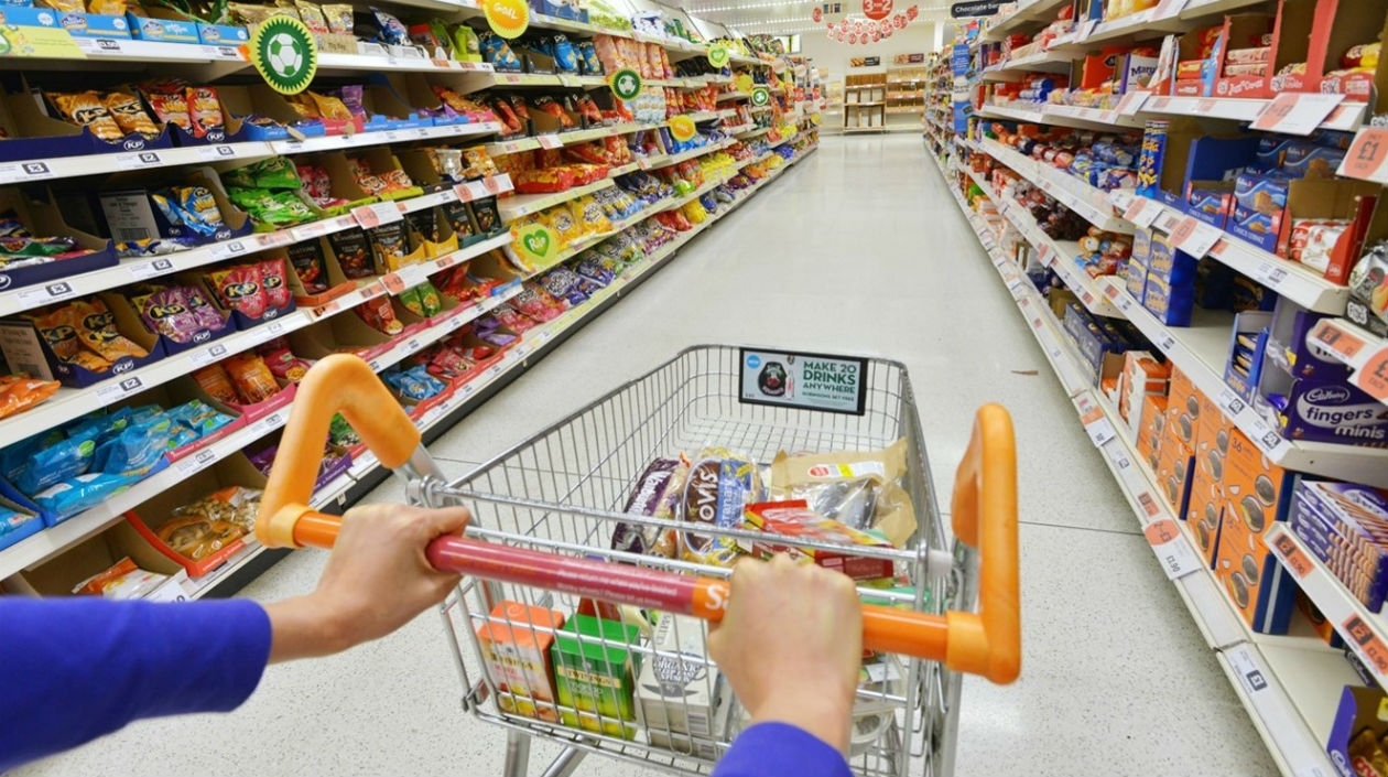 La bancada del Centro Democrático en el Congreso de la República, partido del Gobierno, exhortó al Presidente Iván Duque Márquez buscar alternativas diferentes al gravamen de la canasta familiar tras destacar que “ha creado una justificada preocupación ciudadana, que si bien podría compensarse con la devolución a los compatriotas más pobres, persistiría la afectación a compatriotas de ingresos medios”.