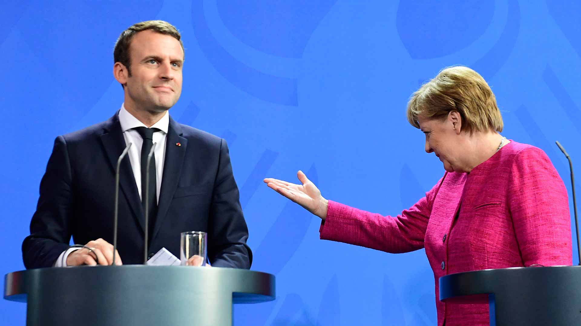 El Presidente Francés, Emmanuel Macron, y la Canciller, Angela Merkel, se reunieron en Marsella para preparar una agenda europea común, en la que el tema de la inmigración tendrá un papel central durante un semestre.