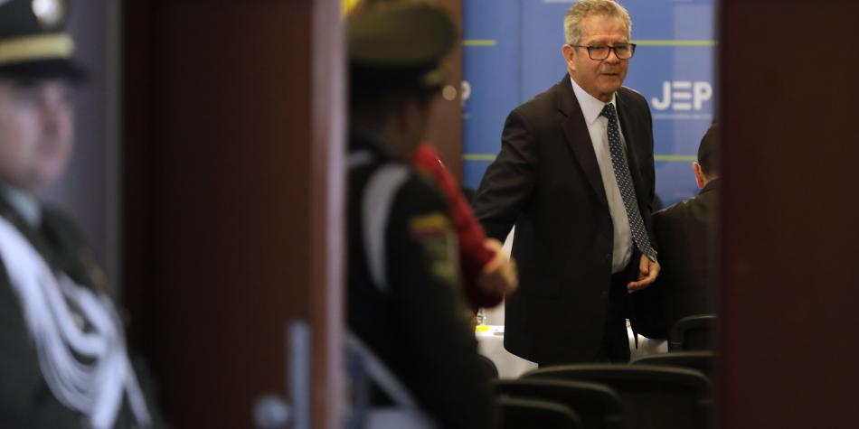 En medio de la polémica legislativa del funcionamiento de la JEP con respecto a la investigación y juzgamiento de los militares y agentes del Estado, durante el conflicto armado con las Farc, cuatro generales del Ejército ya se sometieron a la Jurisdicción Especial para la Paz y otros cinco presentaron recientemente la respectiva solicitud para hacerlo.