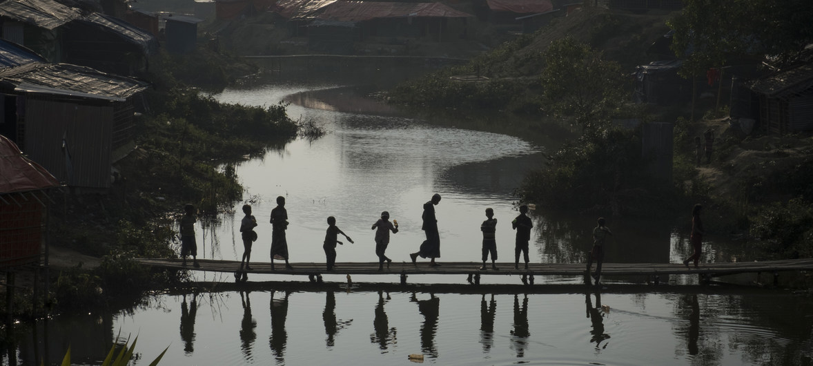 En una decisión histórica, los estados miembros de la Asamblea General de la ONU adoptaron un nuevo marco internacional, conocido como Pacto Mundial sobre Refugiados, que transformará la forma en la que la comunidad internacional responde a los grandes desplazamientos de refugiados, beneficiándolos tanto a ellos, como a las comunidades que los acogen.
