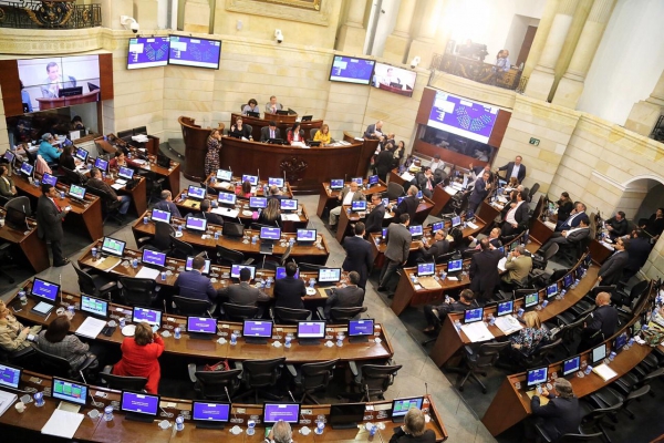 El Senado aprobó en segundo debate el proyecto de Reforma Política, donde se incluye que el Congreso tendría iniciativas en un 20 % en partidas dentro del Presupuesto General  de la Nación.