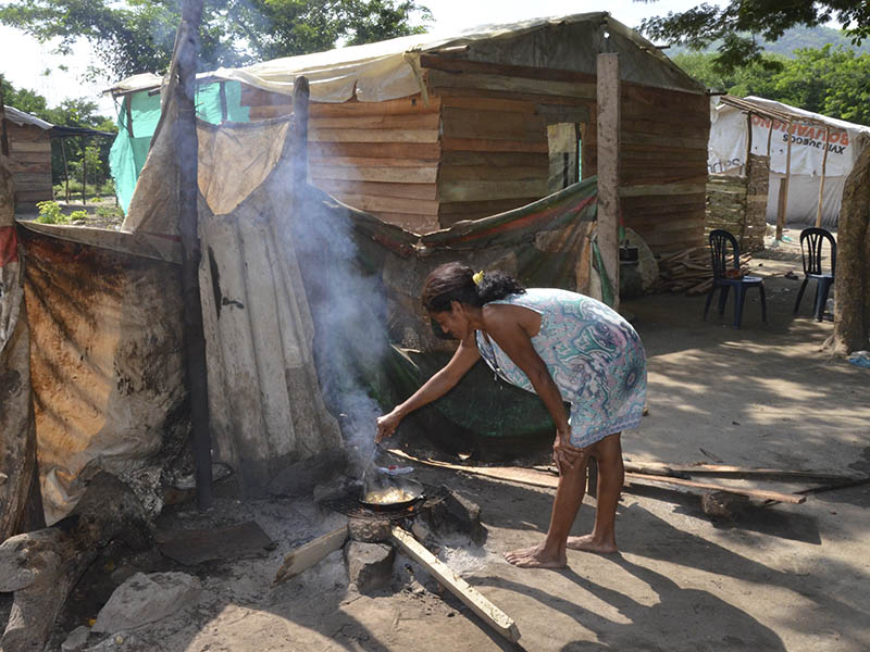 El Departamento Administrativo Nacional de Estadísticas, DANE, dio la desafortunada noticia que  3,5 millones de personas al cierre del 2020 no tuvieron ingresos aptos para para cubrir sus necesidades básicas, es decir aguantan hambre. 