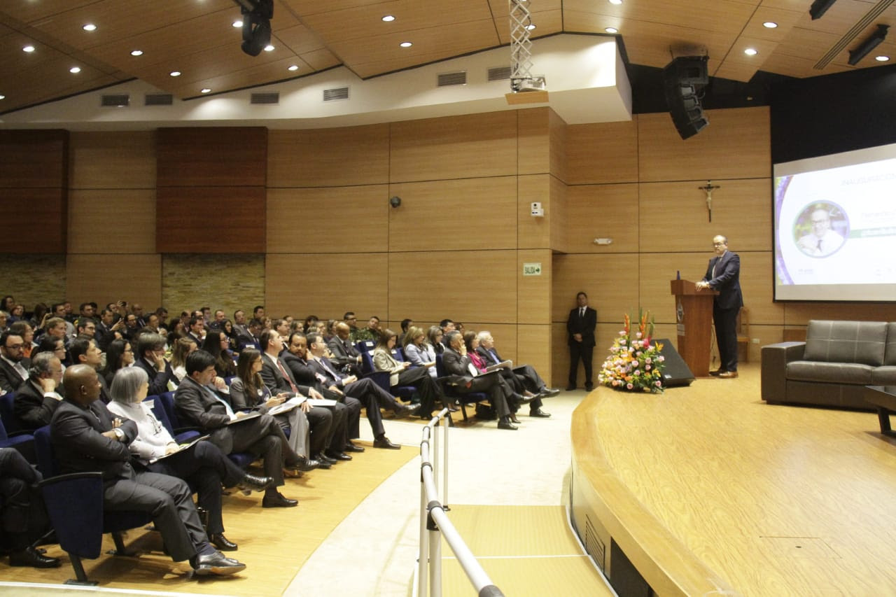 El jefe del Ministerio Público de Colombia, Fernando Carrillo Flórez,  fue contundente en afirmar que “Uno no puede utilizar la Jurisdicción Especial para la Paz como 'violín prestado' para tratar de justificar cualquier tipo de actitudes que son absolutamente reprochables, y que se merecen todo el peso de la justicia ordinaria y no el de la JEP”.