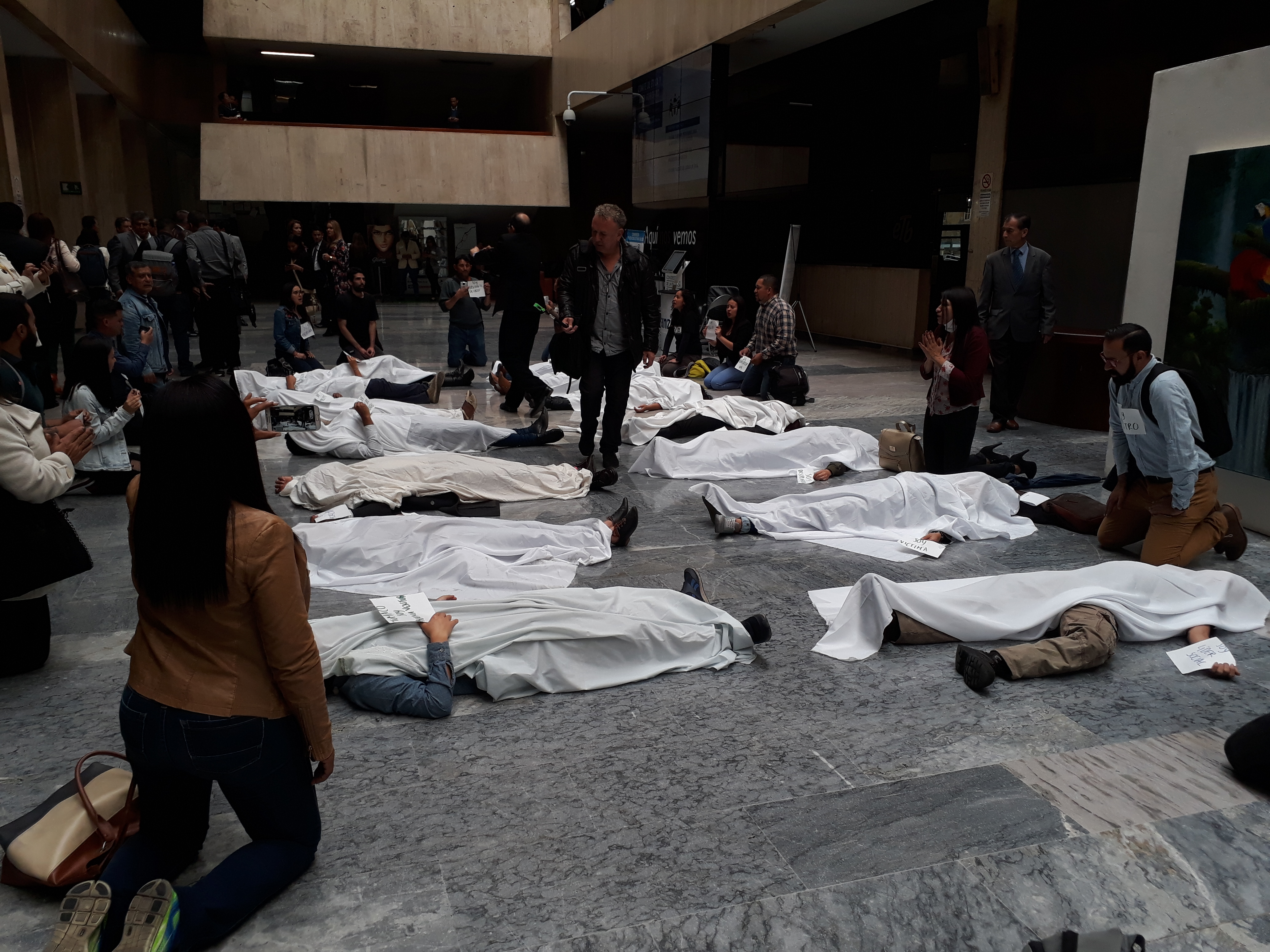 Un S.O.S lanzó desde el Congreso de la República la bancada que conforma la Comisión Legal para la Equidad de la Mujer, con el objeto de erradicar el feminicidio, toda vez que según las estadísticas de Medicina Legal, entre el 2017 y 2018 han asesinado a 1.724 mujeres en Colombia.