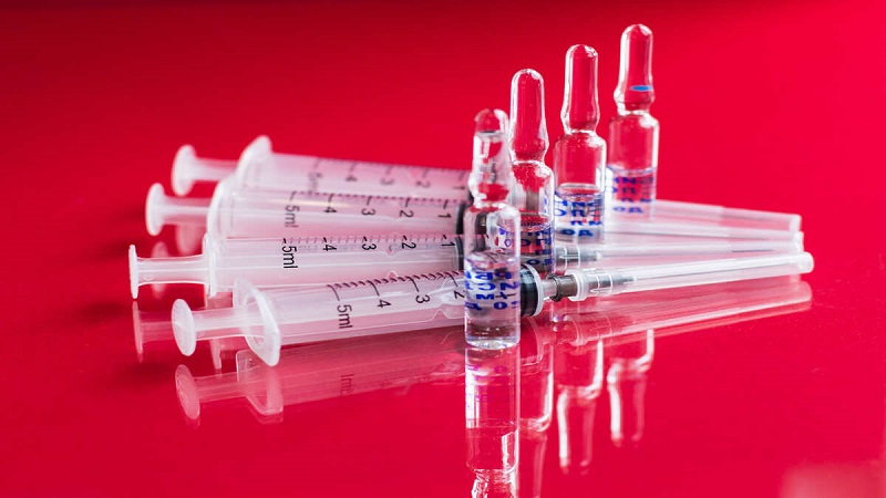 A través de la resolución 2327 destinó dicha suma para la compra de la vacuna contra la COVID-19 y adquirir 10 millones de dosis a la multinacional Pfizer a un costo cercano a los 45 mil pesos, recursos anunciados por Ministerio de Hacienda.