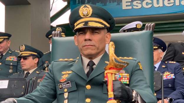 “Necesito que dejen sus escritorios, y vuelvan a consolidar la inteligencia humana, no podemos actuar de manera ligera, los protocolos deben ser cumplidos con rigurosidad amparados en la ley de inteligencia”, fue el mensaje que el nuevo comandante del ejército, Eduardo Zapateiro, les dijo a cerca de 250 mil hombres que forman parte de esa institución militar.